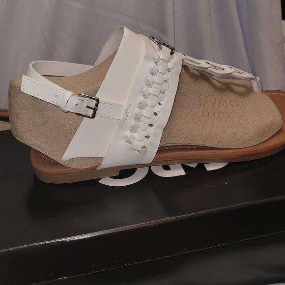 GBG Los Angeles Slingback Sandals Lovey White 8M Manmade Faux Leather - Picture 13 of 16